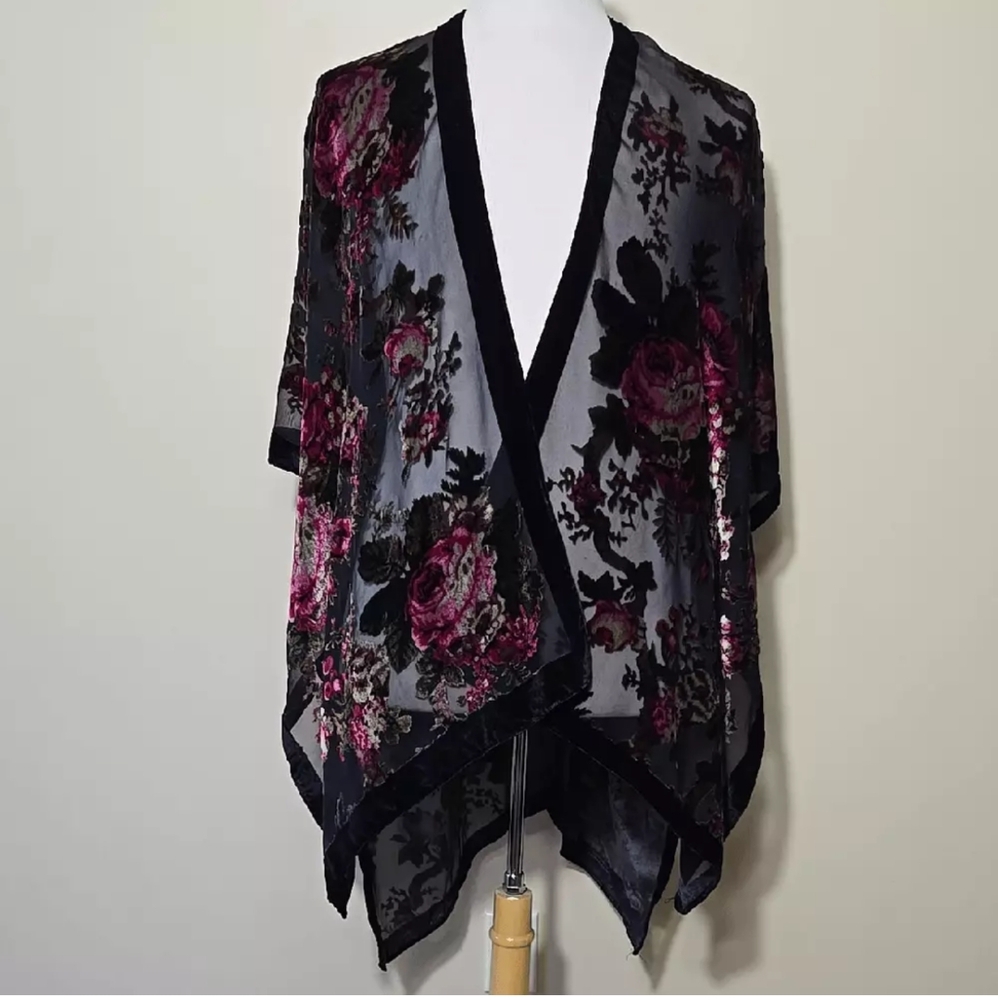 Woven Heart Floral Sheer Wrap - Black and Pink